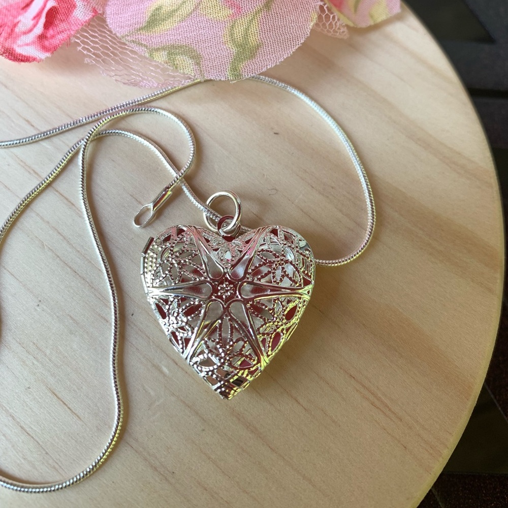 ☀️ Silver Heart Necklace chain - Picture 10 of 11